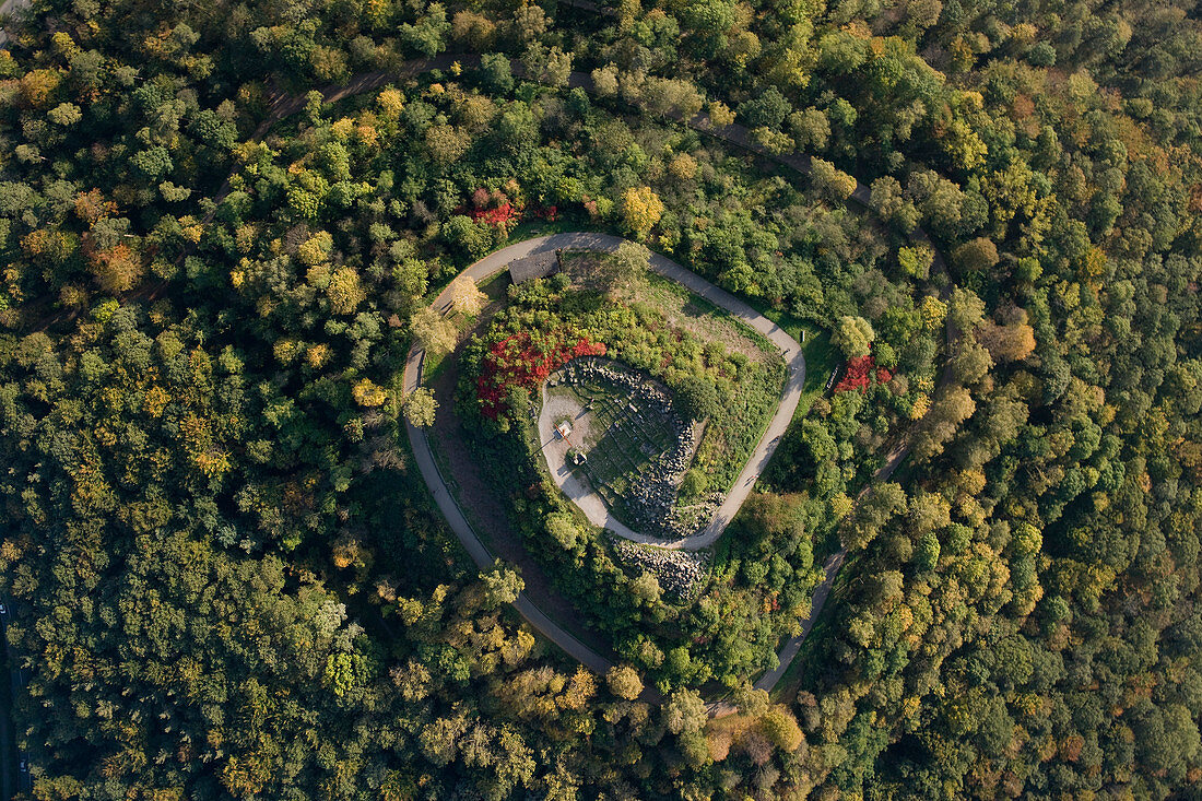 Birkenkopf, Schuttberg Hügel umgeben von Bäumen, Stuttgart, Baden-Württemberg, Deutschland