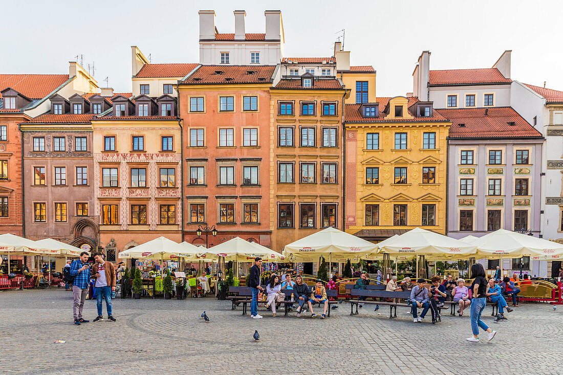 The colourful Old Town Market Place Square in the old town, UNESCO World Heritage Site, Warsaw, Poland, Europe