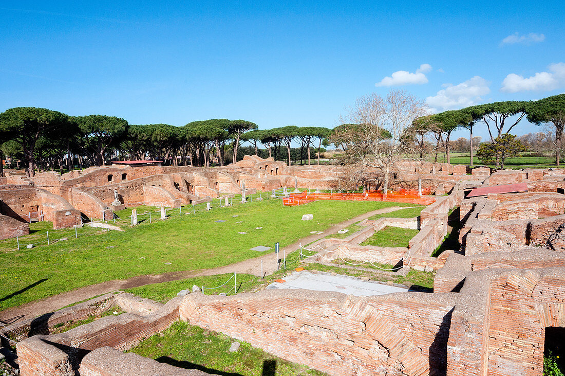 Turnhalle von Terme di Nettuno (römische Bäder von Neptun), archäologische Ausgrabungstätte Ostia Antica, Provinz Ostia, Rom, Lazio, Italien, Europa