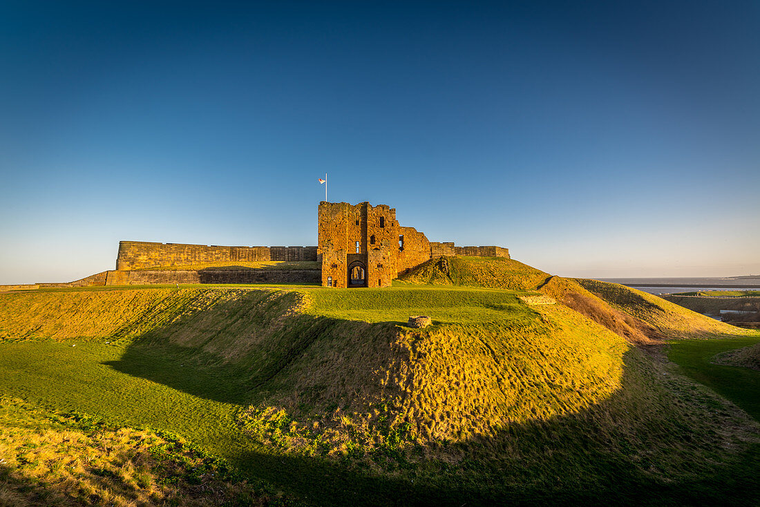 Tynemouth-Schloss am späten Nachmittag, Tynemouth, Tyne und Abnutzung, England, Vereinigtes Königreich, Europa