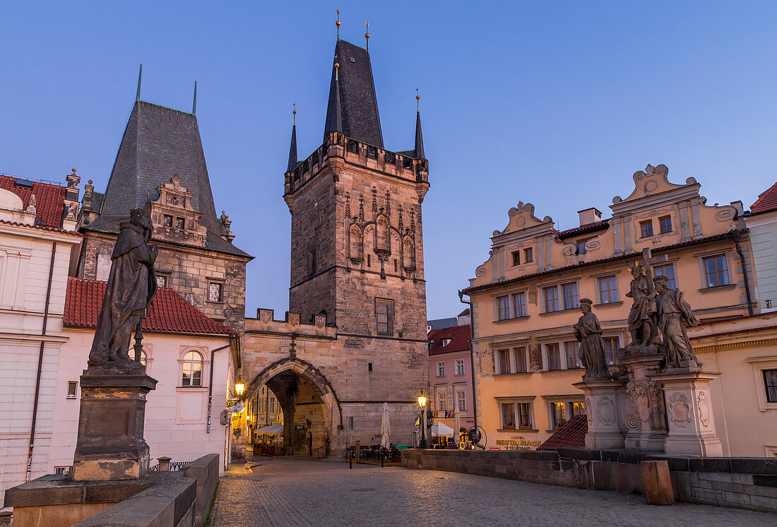 Der Kleinseitner Brückenturm, UNESCO-Welterbestätte, Prag, Böhmen, Tschechische Republik, Europa