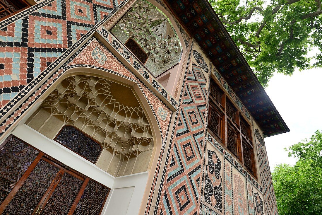 Fassade des historischen Khanspalast Xan Sarayi in Sheki, Aserbaidschan, Asien
