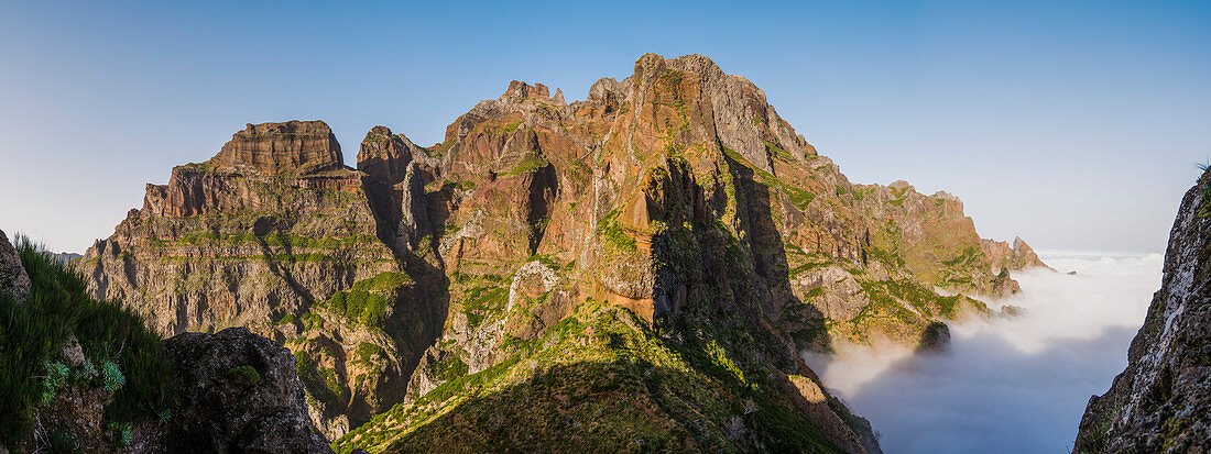 Bergmassiv zwischen Pico do Arieiro und Pico Ruivo, Madeira, Portugal