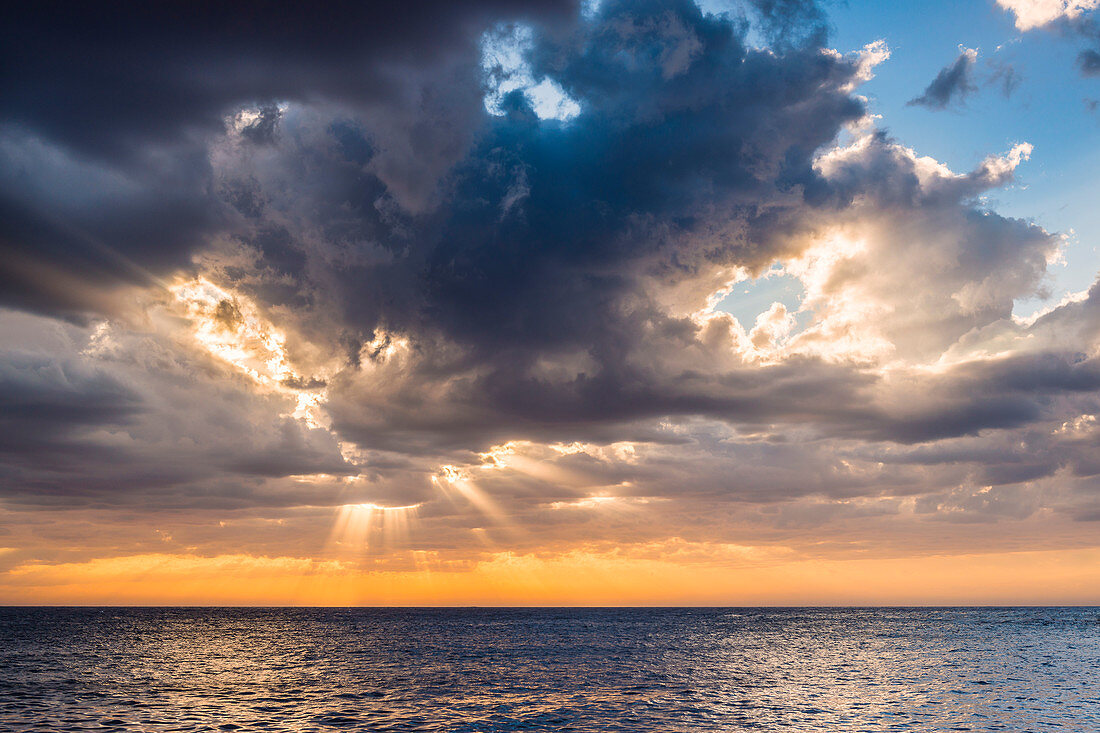 Sonnenuntergang vor der Insel Dugi Otok, Kroatien