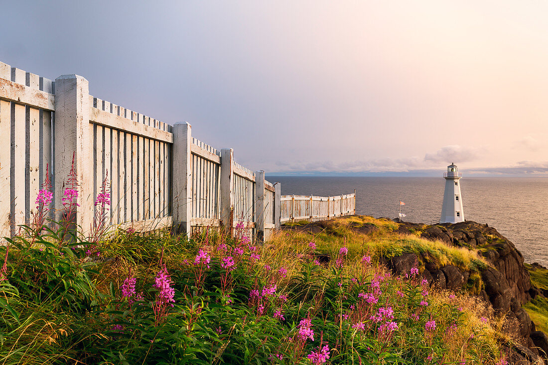 Der 1836 erbaute Cape Spear Lighthouse befindet sich am östlichsten Punkt Nordamerikas in Neufundland, Kanada