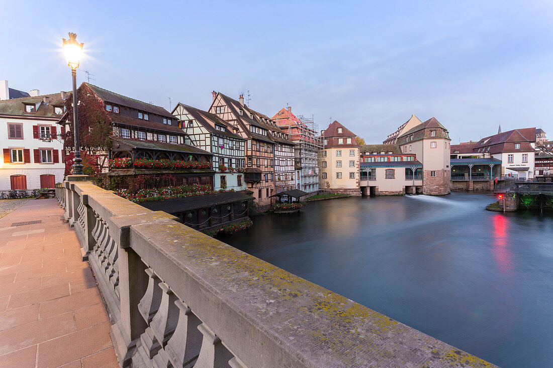 Blick auf Kanal von Petite France, Straßburg-Bezirk, Elsass, Grand Est-Region, Bas-Rhin, Frankreich Bas-Rhin, Frankreich