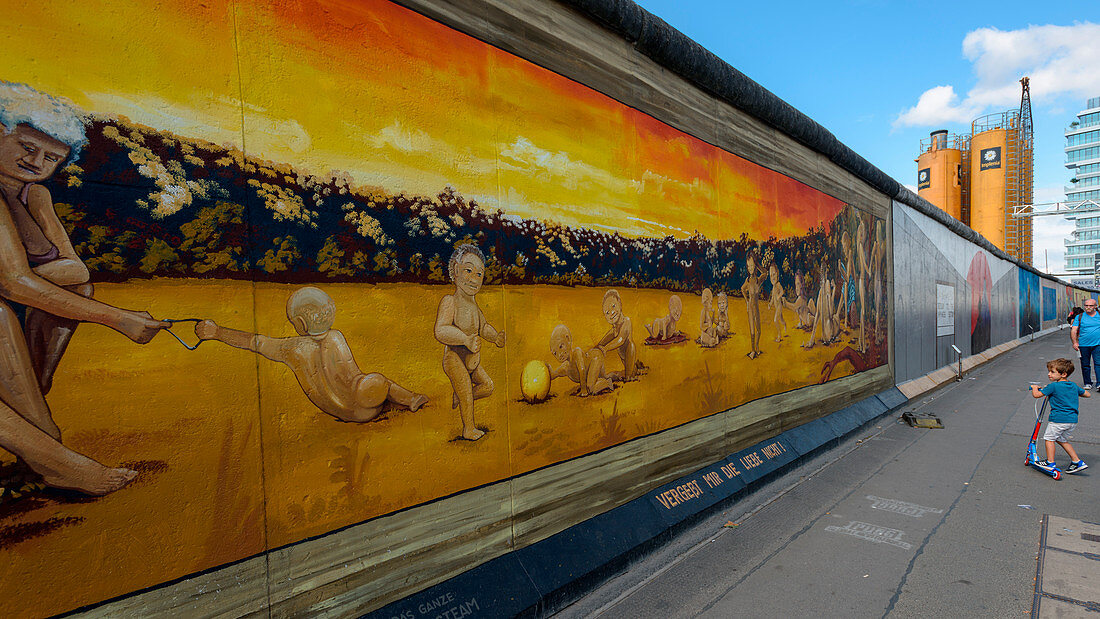 East Side Gallery, murals on Berlin Wall, Berlin, Germany, Europe