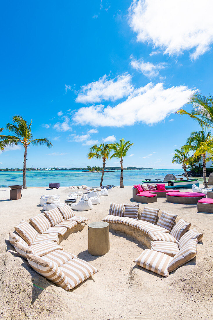 The beach bar at the Shangri-La Le Toussrok hotel, Trou d'Eau Douce, Flacq district, Mauritius, Africa