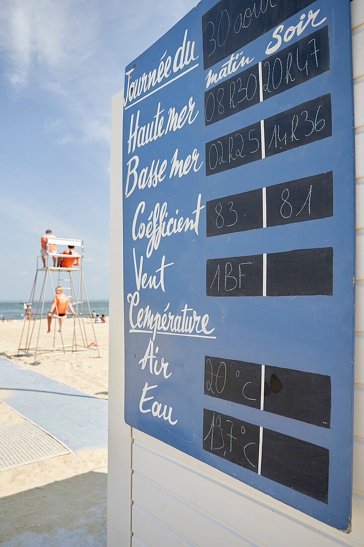 Table with tide and temperature data, Bademeisterturm, Arcachon, French Atlantic Coast, Aquitaine, France