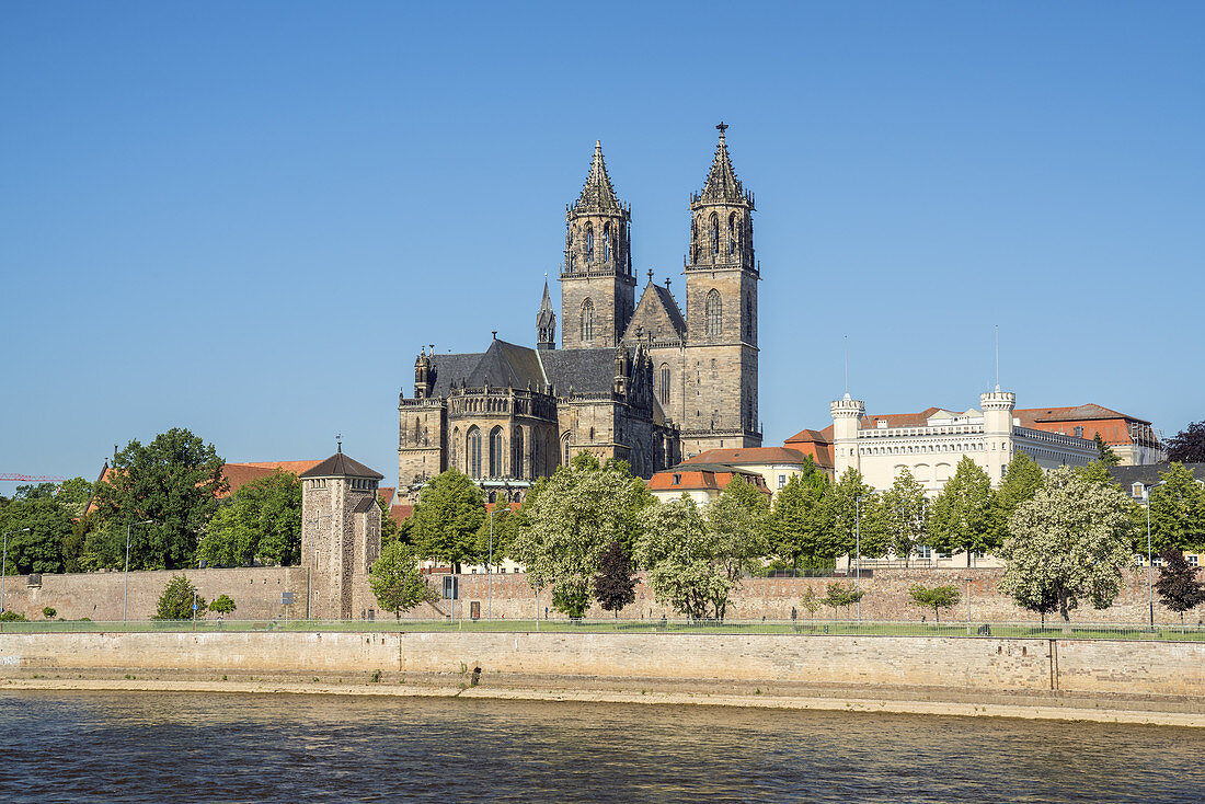 View across the Elbe to the Magdeburg Cathedral and Fürstenwall, Magdeburg, Saxony-Anhalt