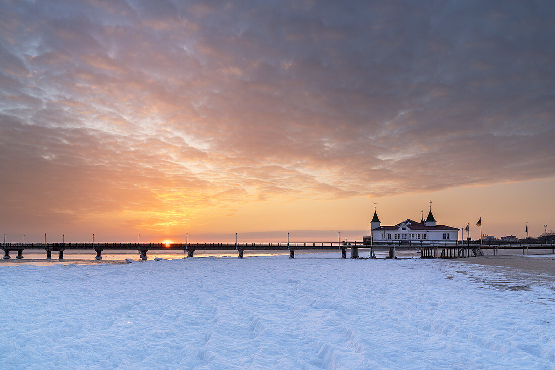 Pier in the Baltic resort of Ahlbeck, Usedom Island, Baltic Sea coast, Mecklenburg-Vorpommern, Northern Germany