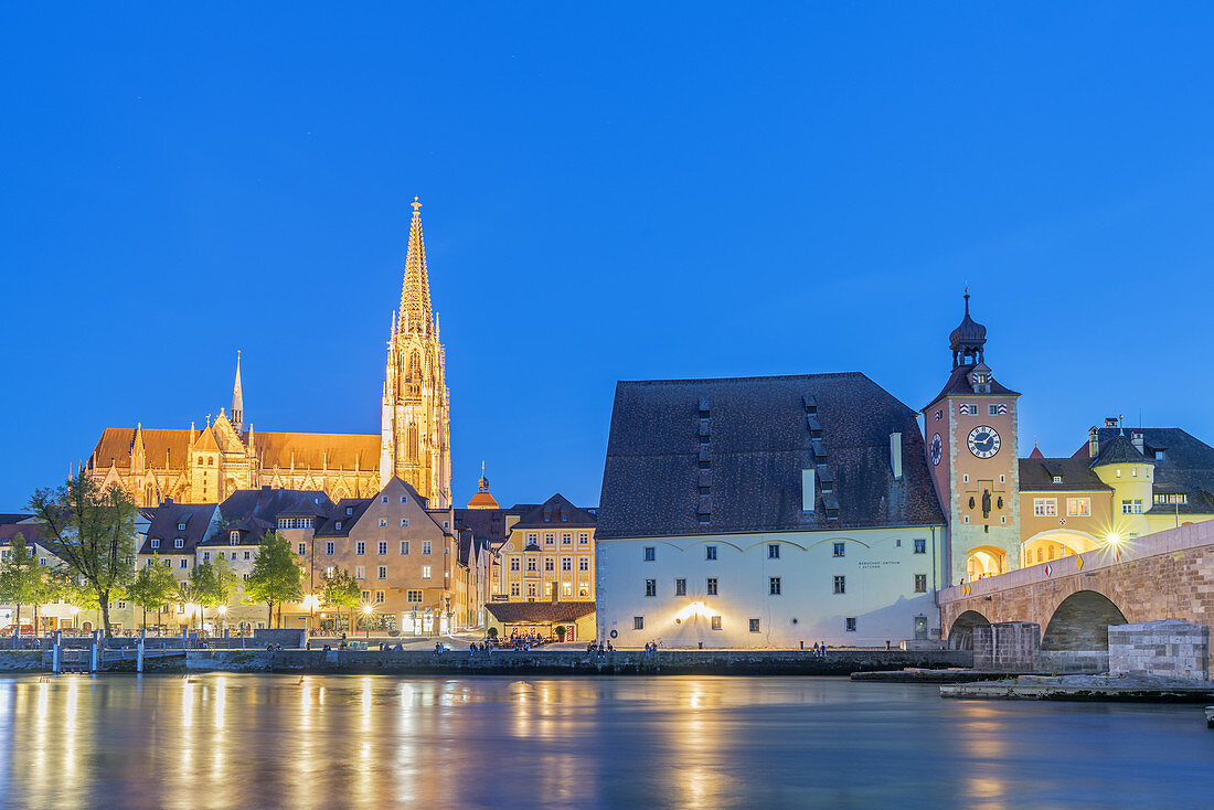 St. Peter's Cathedral, Salzstadel, bridge tower and stone bridge on the Danube, Regensburg, Upper Palatinate, Bavaria