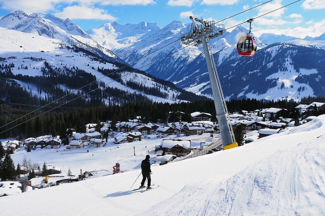 Ski slope with gondola lift in the ski resort Königsleiten in the Zillertal Arena on the Gerlospass, Salzburger Land, Austria