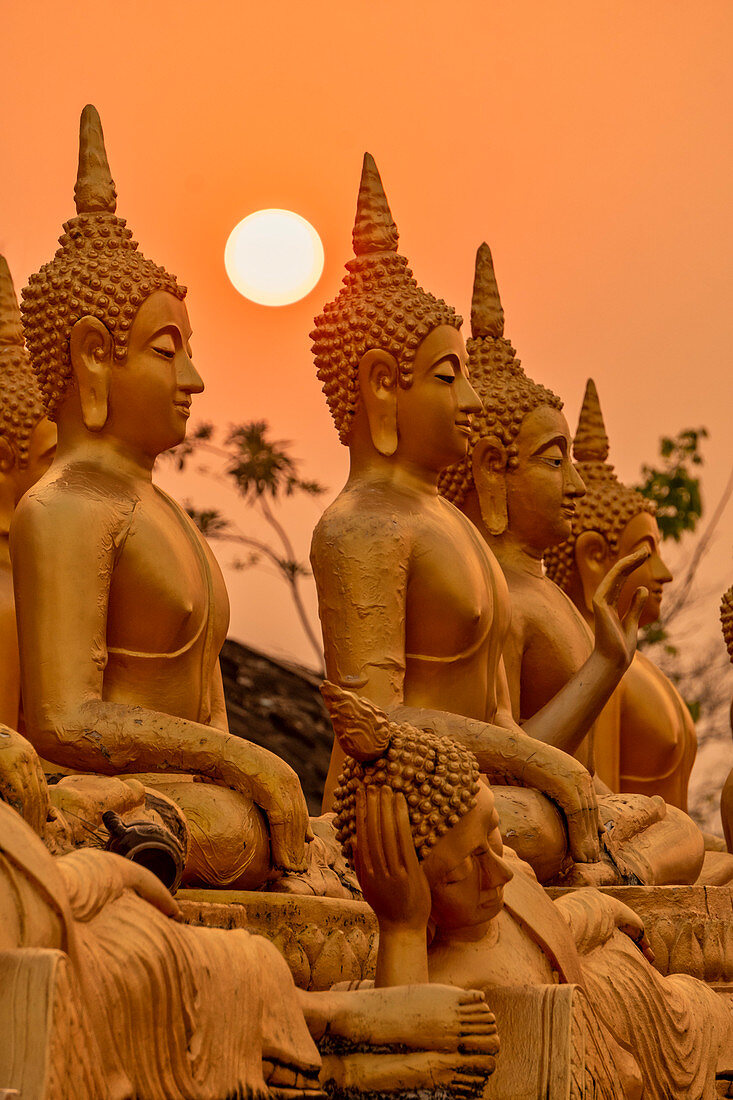 Goldener Buddha von Wat Pho Salao, Pakse, Laos, 