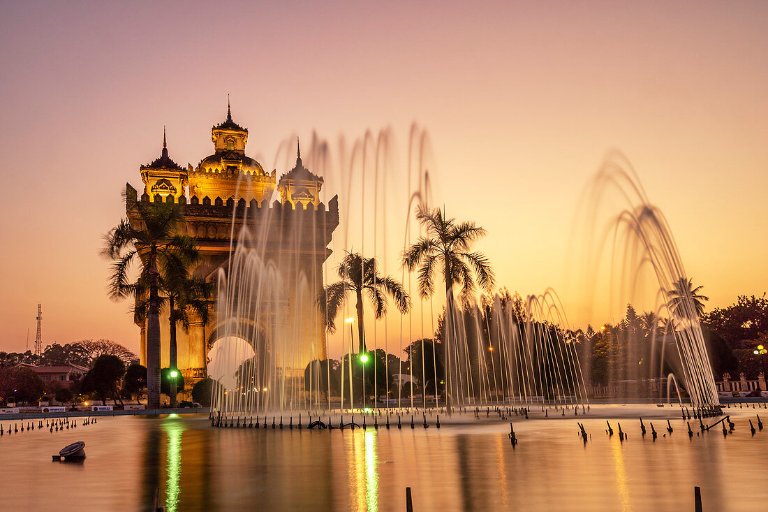 Brunnen am Patuxai Triumpfbogen, Vientiane, Laos