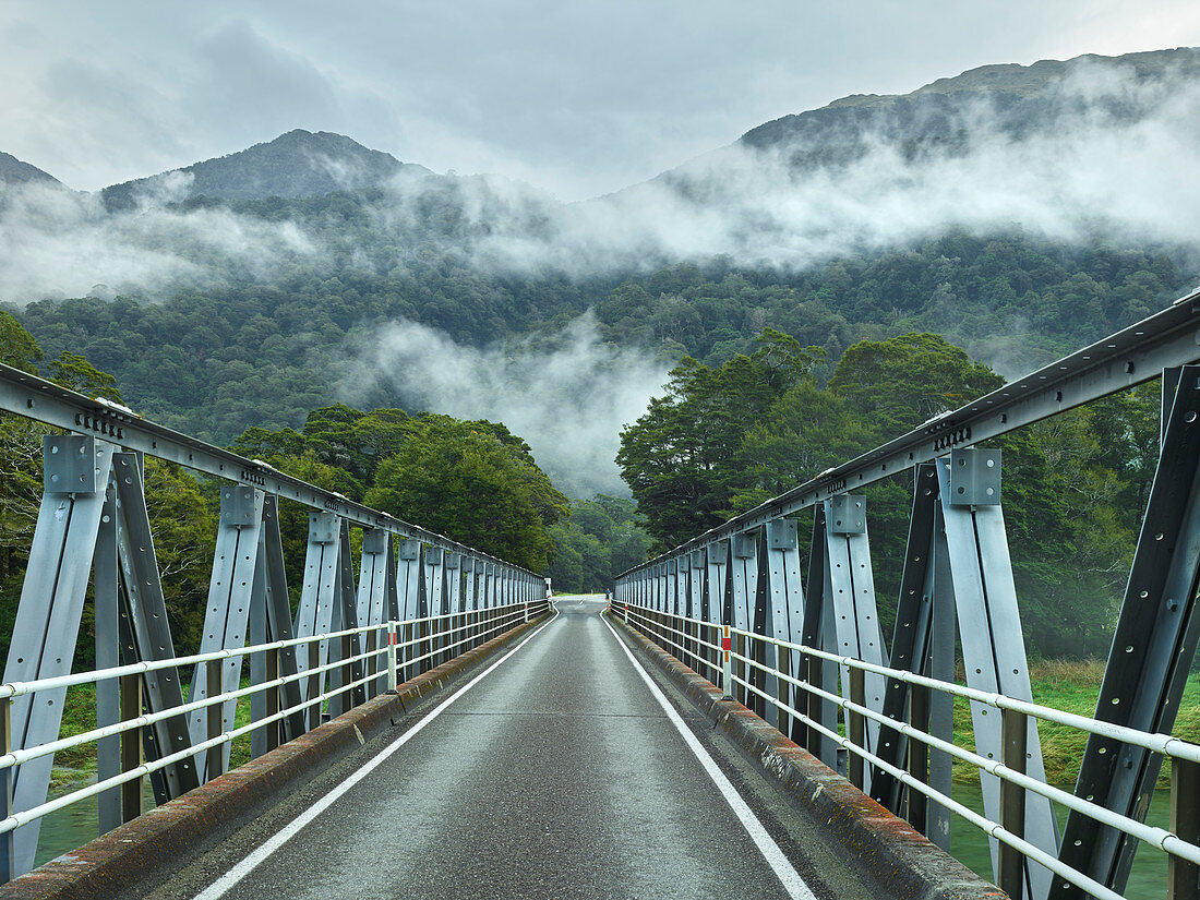 Brücke über den Haast River, Mount Aspiring Nationalpark, Hasst Pass, Südinsel, Neuseeland