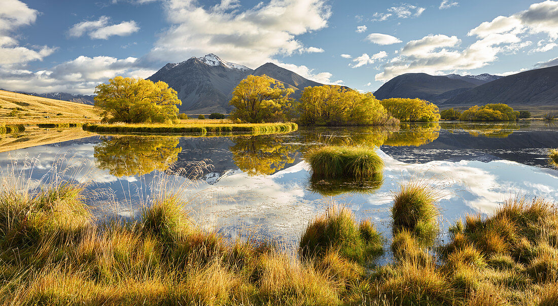 Namenloser See im Ahuriri Valley, Barrier Range, Canterbury, Südinsel, Neuseeland, Ozeanien