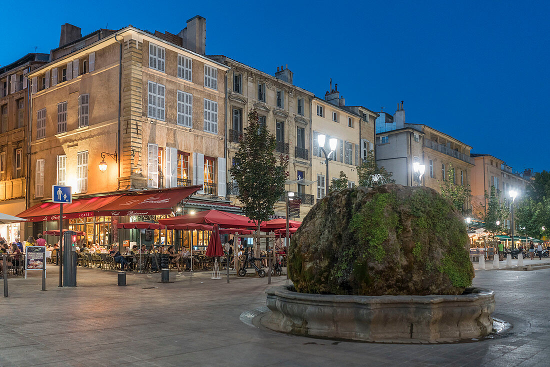 Fountain at Cours Mirabeau at the blue hour, Aix-en-Provence, Bouches-du-Rhône, Provence-Alpes-Cote d'Azur, France