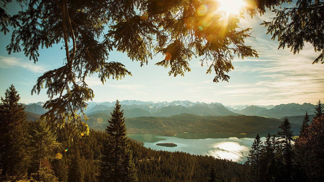 Der Walchensee See und Berge, Bayern, Deutschland