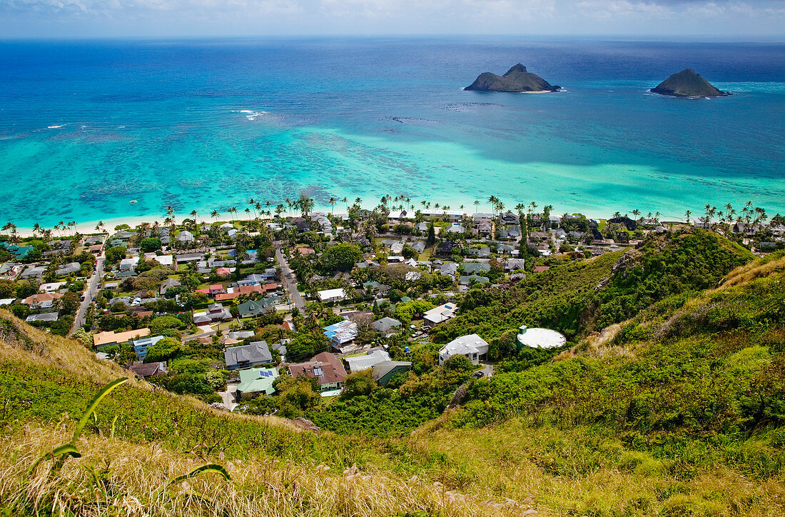 Stadt Kailua mit Mokulua-Inseln, Hawaii, USA