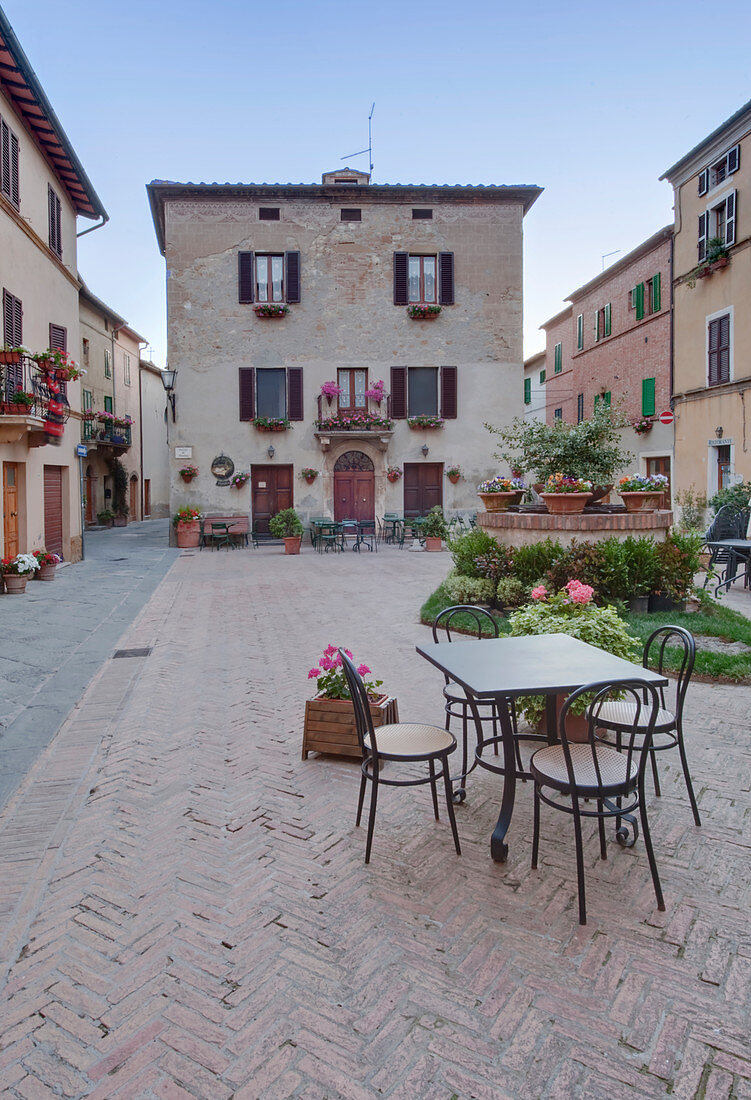 Mittelalterlicher Platz, Toskana, Italien