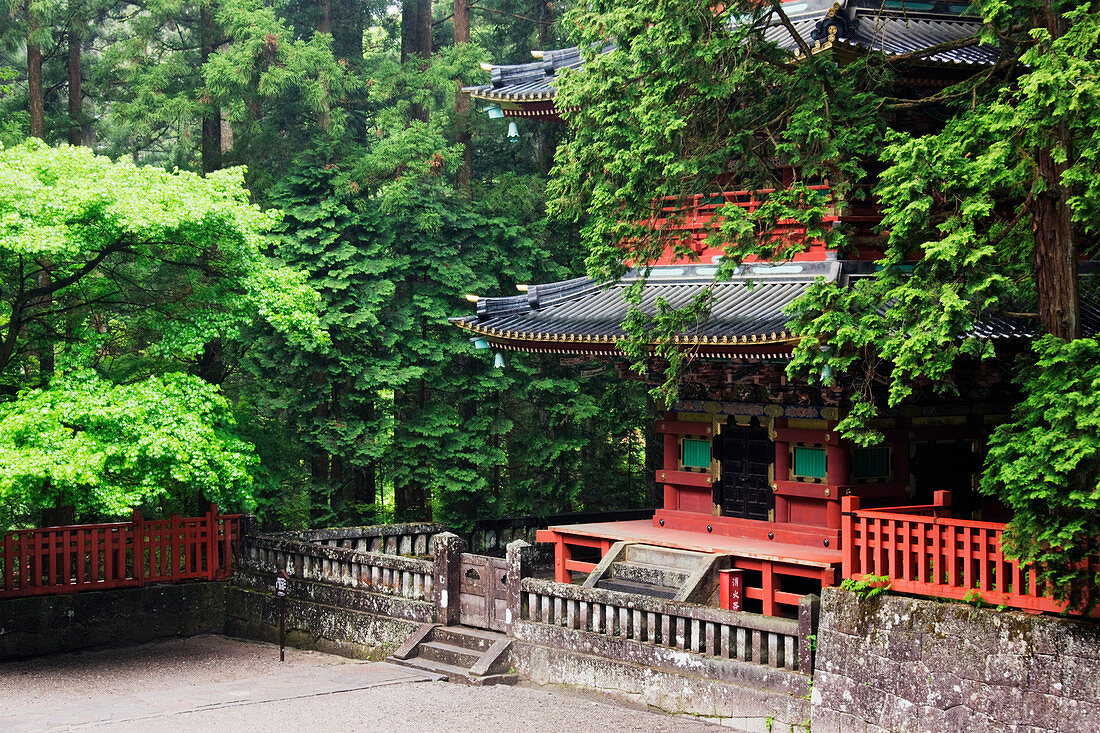 Basisgeschoss einer asiatischen Pagode, Nikko, Japan