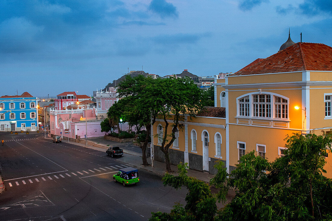 Stadtansicht von Mindelo mit seinen bunten Häusern, Insel Sao Vicente, Kap Verde