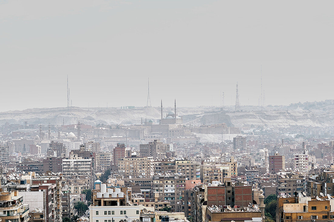 Stadtpanorama von Kairo mit Industrieviertel, Ägypten