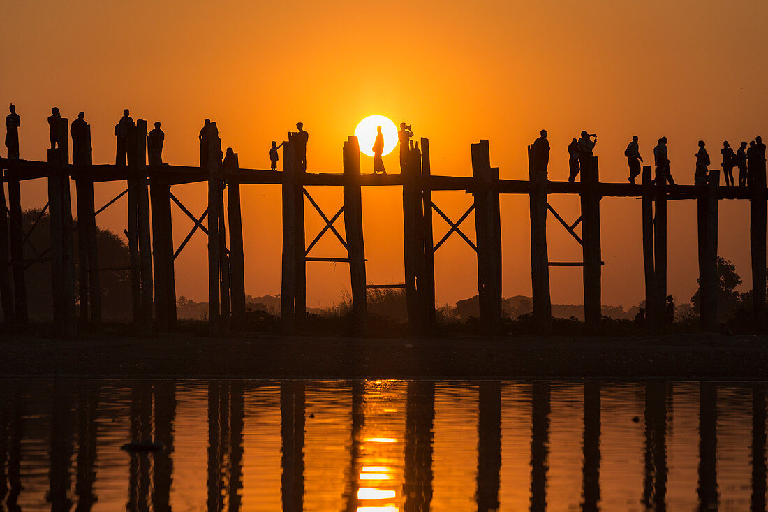 Die längste Teakholzbrücke, die U-Bein Brücke in Mandalay, Myanmar