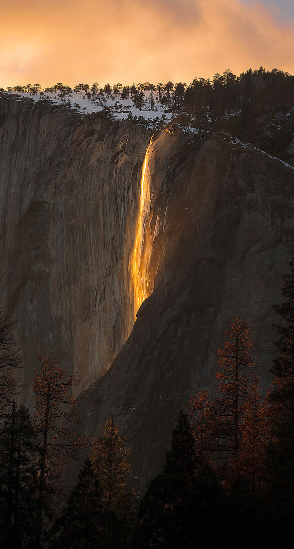 Schachtelhalm-Wasserfall während der Firefall, Yosemite Nationalpark, Kalifornien
