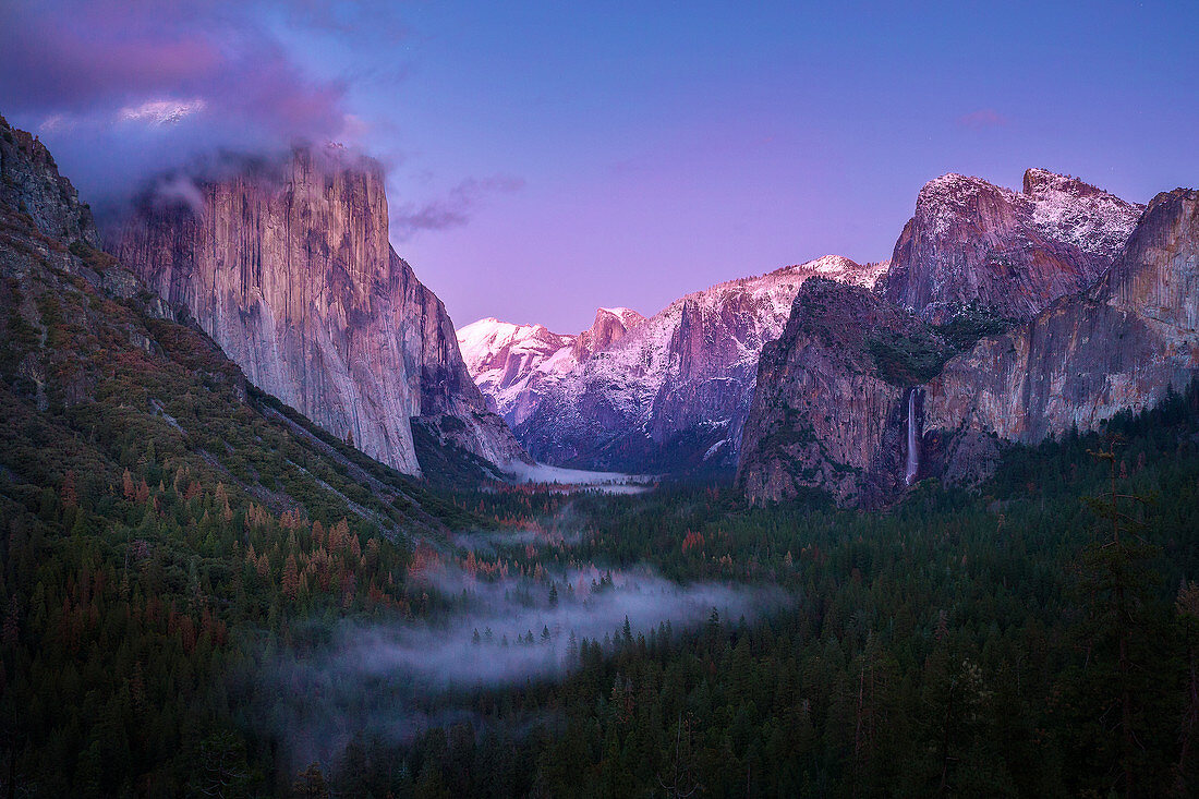 El Capitan, Half Dome und Bridal Veil Falls (Brautschleierfälle), Yosemite-Nationalpark, Kalifornien