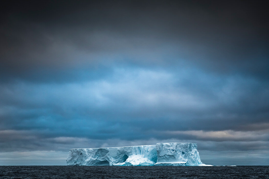 Eisberg im Ozean, Süd-Orkney-Inseln, Antarktis