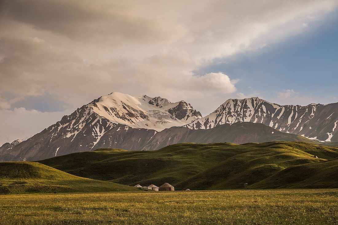 Jurtencamp im Transalaigebirge, Kirgistan, Asien