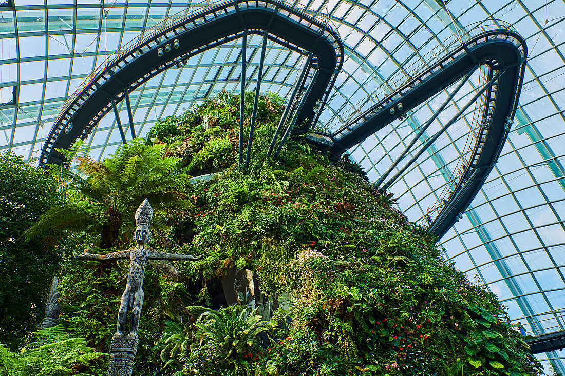 Garden By the Bay, Nebelwald, Botanischer Garten, der höchste künstliche Wasserfall der Welt, Marina Bay, Singapur, Südostasien, Asien