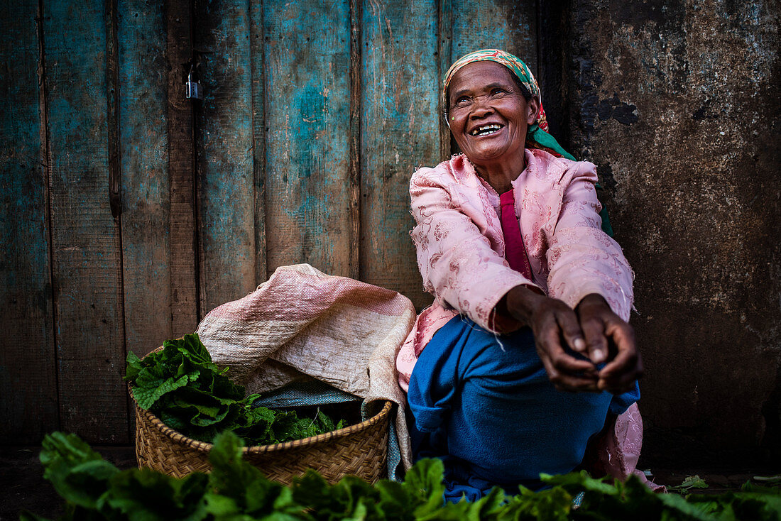 Marktfrau in der Nähe von Antsirabe, Vakinankaratra Region, Madagaskar, Afrika
