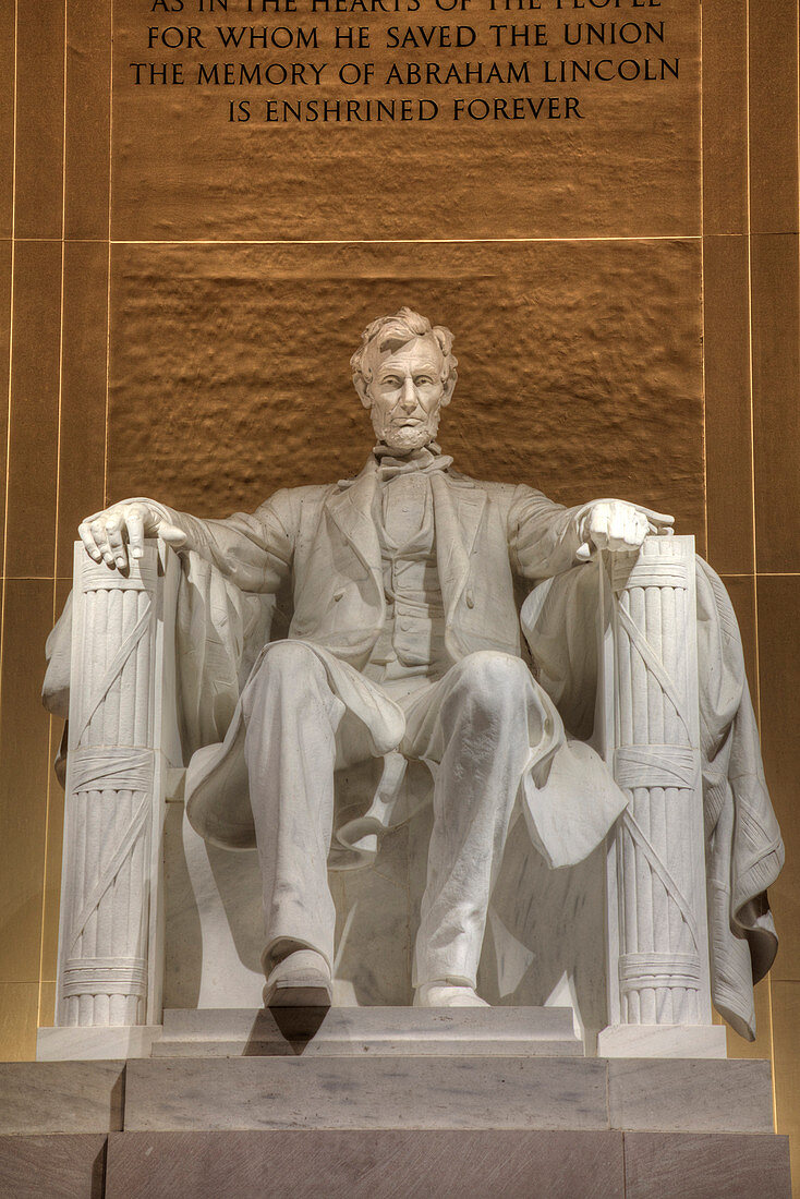 Statue von Abraham Lincoln im Abendlicht, Lincoln Memorial, Washington D.C., Vereinigte Staaten von Amerika, Nordamerika