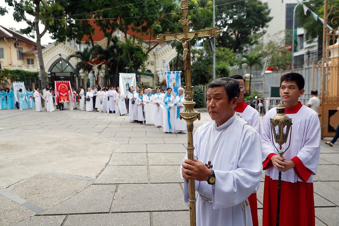 St. Philip Kirche (Huyen Sy Kirche), Prozession zu Maria Himmelfahrt, Ho Chi Minh Stadt, Vietnam, Indochina, Südostasien, Asien