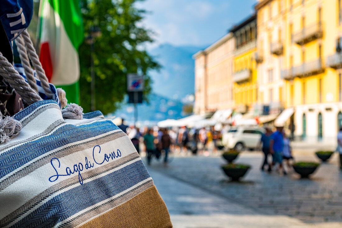 Souvenirtaschen und Shops in Como, Provinz Como, Comer See, Lombardei, Italienische Seen, Italien, Europa