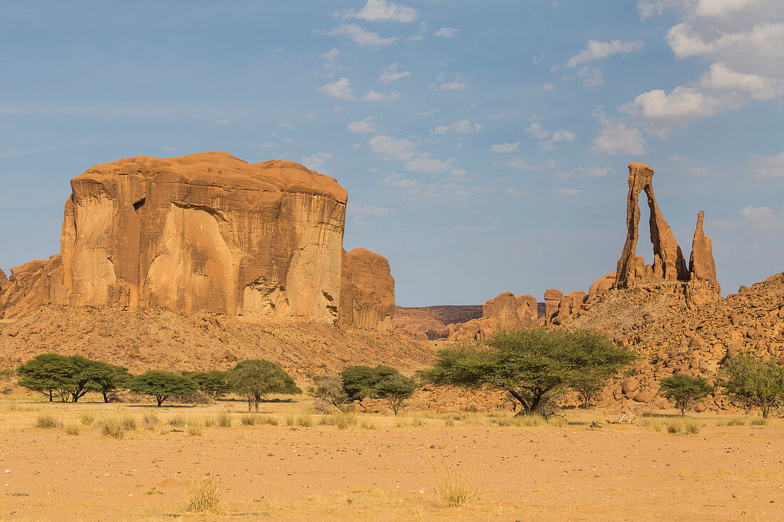 Unique rock arch, Ennedi Plateau, UNESCO World Heritage Site, Ennedi region, Chad, Africa