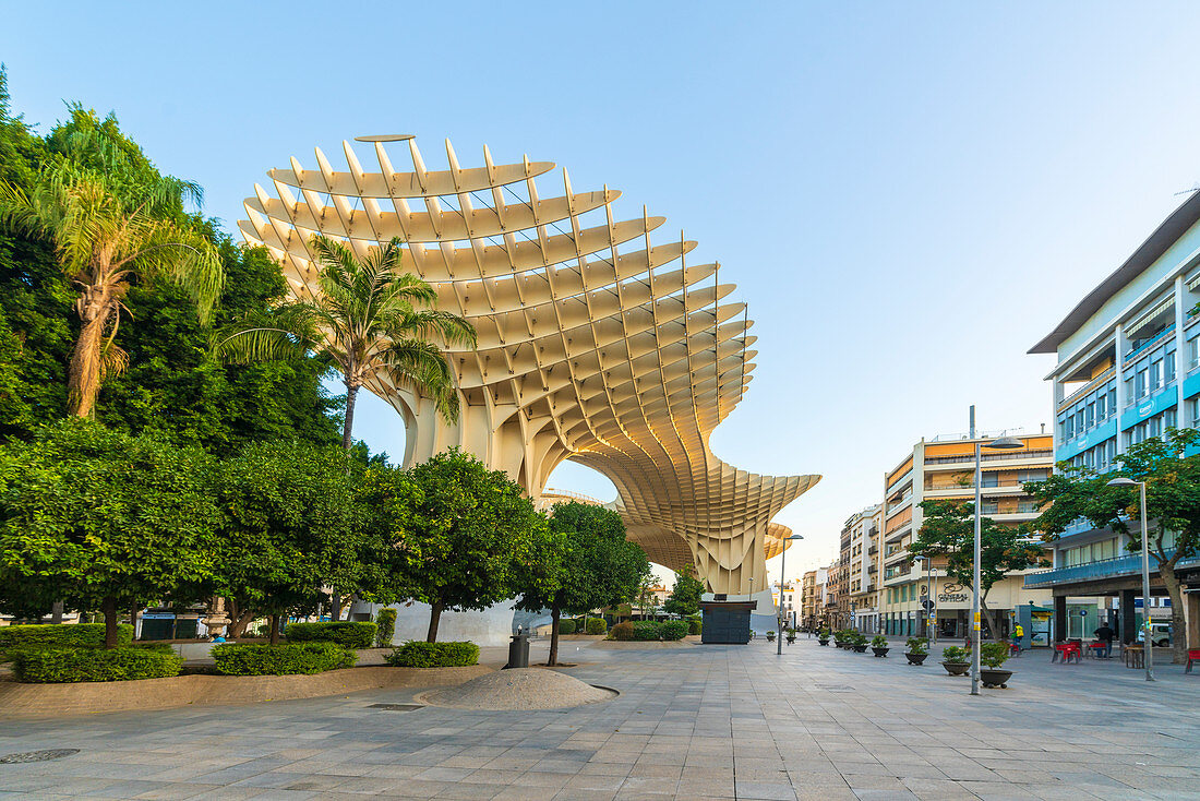 Plaza Mayor, die untere Ebene des Metropol Parasol, Plaza de la Encarnacion, Sevilla, Andalusien, Spanien, Europa