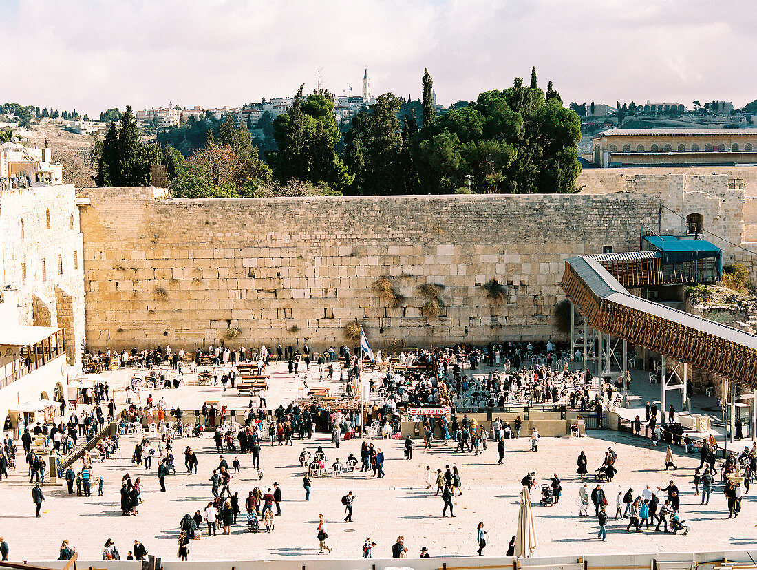 Menschen bei der berühmten Klagemauer, Jerusalem, Israel