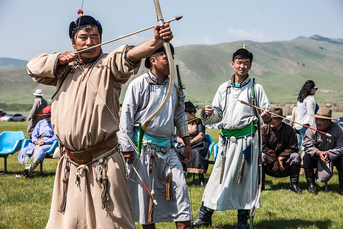Bogenschießen beim Naadam-Festival, Bulgan, Zentralmongolei, Mongolei