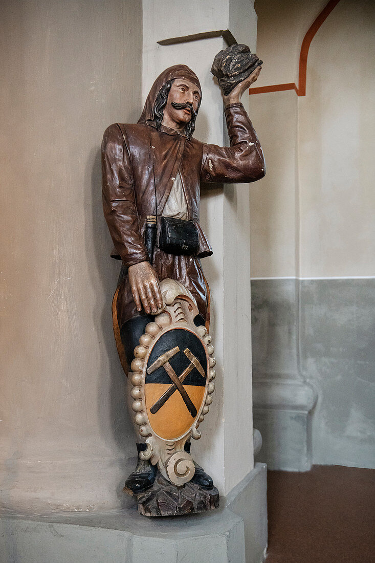 Bergmann Figur in Stadtkirche St Marien, historische Altstadt Marienberg, UNESCO Welterbe Montanregion Erzgebirge, Marienberg, Sachsen