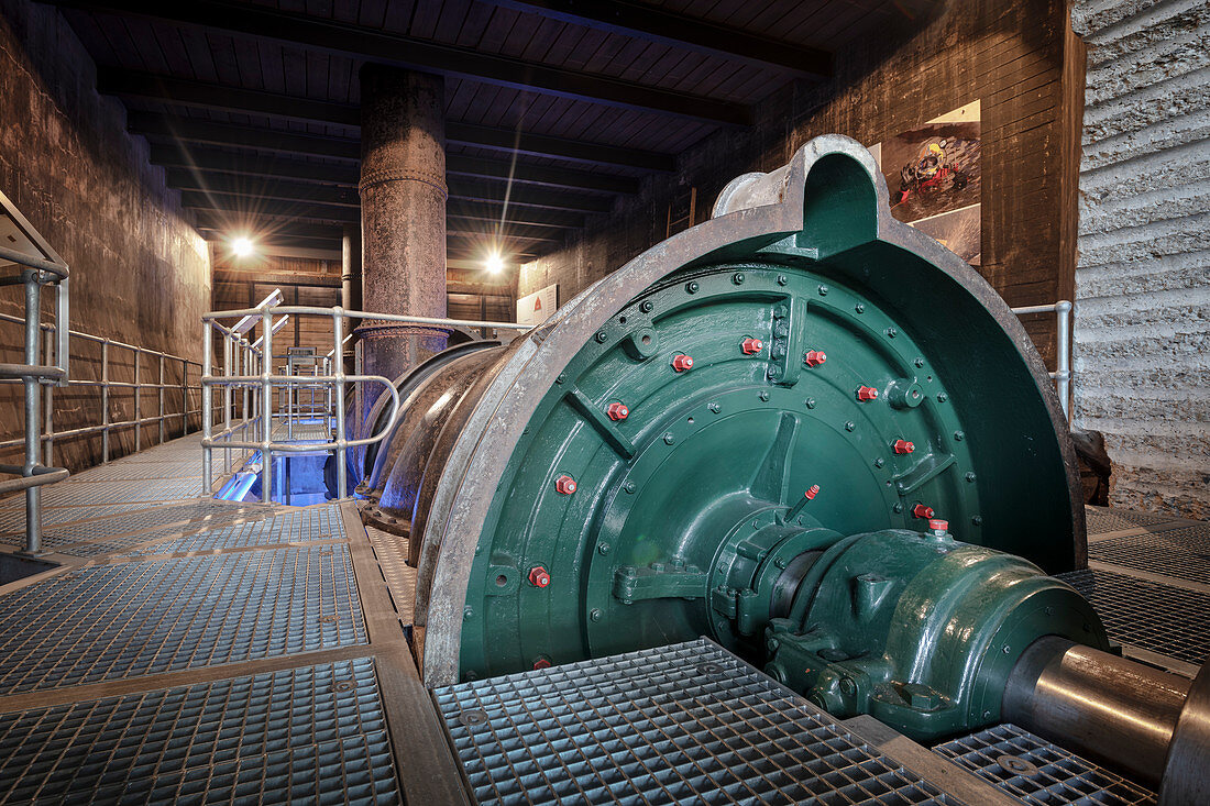 Generator im Kraftwerk Langweid (Lechmuseum Bayern), UNESCO Welterbe Historische Wasserwirtschaft, Augsburg, Bayern, Deutschland