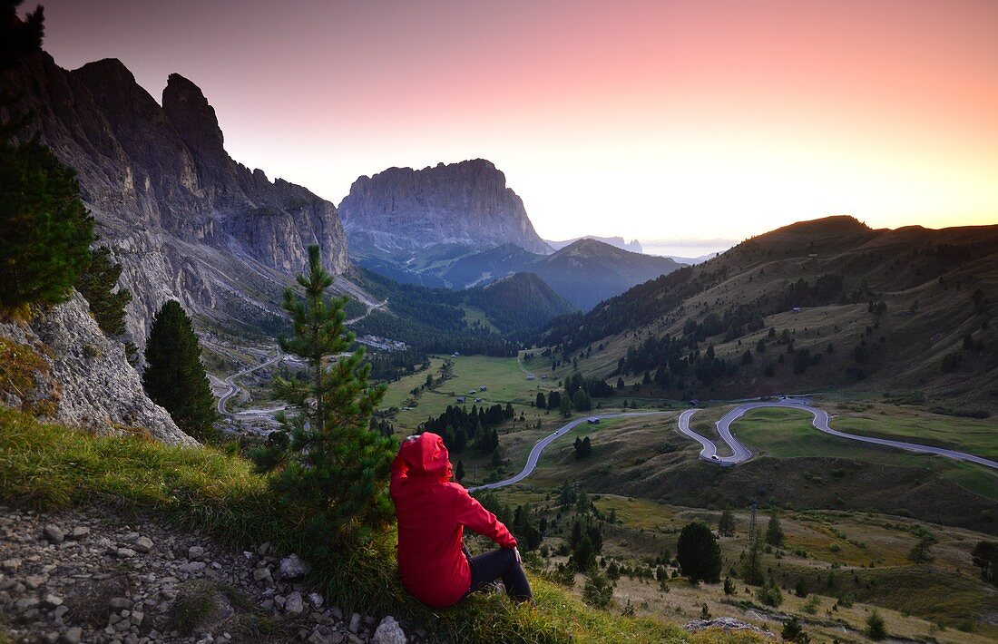 Sonnenuntergang am Grödner Joch mit Sella Langkofel, Dolomiten, Südtirol, Italien