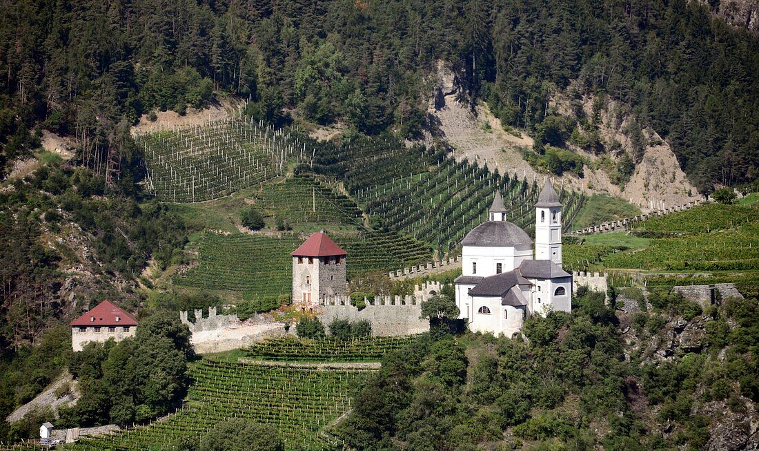 Unterer Teil vom Kloster Säben, Klausen, Eisacktal, Südtirol, Italien