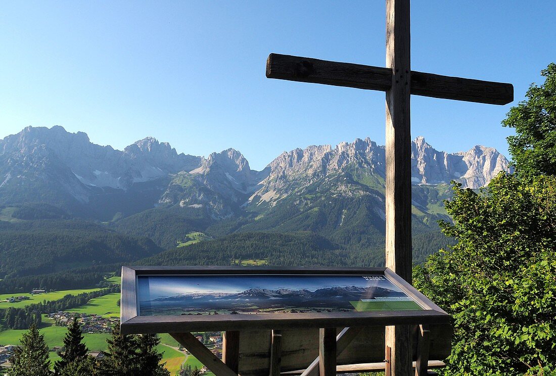 Über Going am Hollenauer Kreuz, Wilder Kaiser, Tirol, Österreich