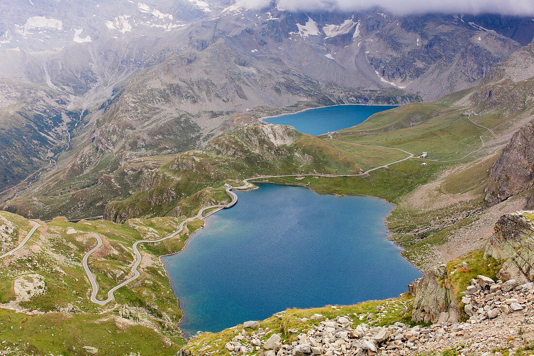 Looking down at Lakes Agnel and Serru from the top of the Nivolet Pass (Colle del Nivolet), Graian Alps, Italy, Europe