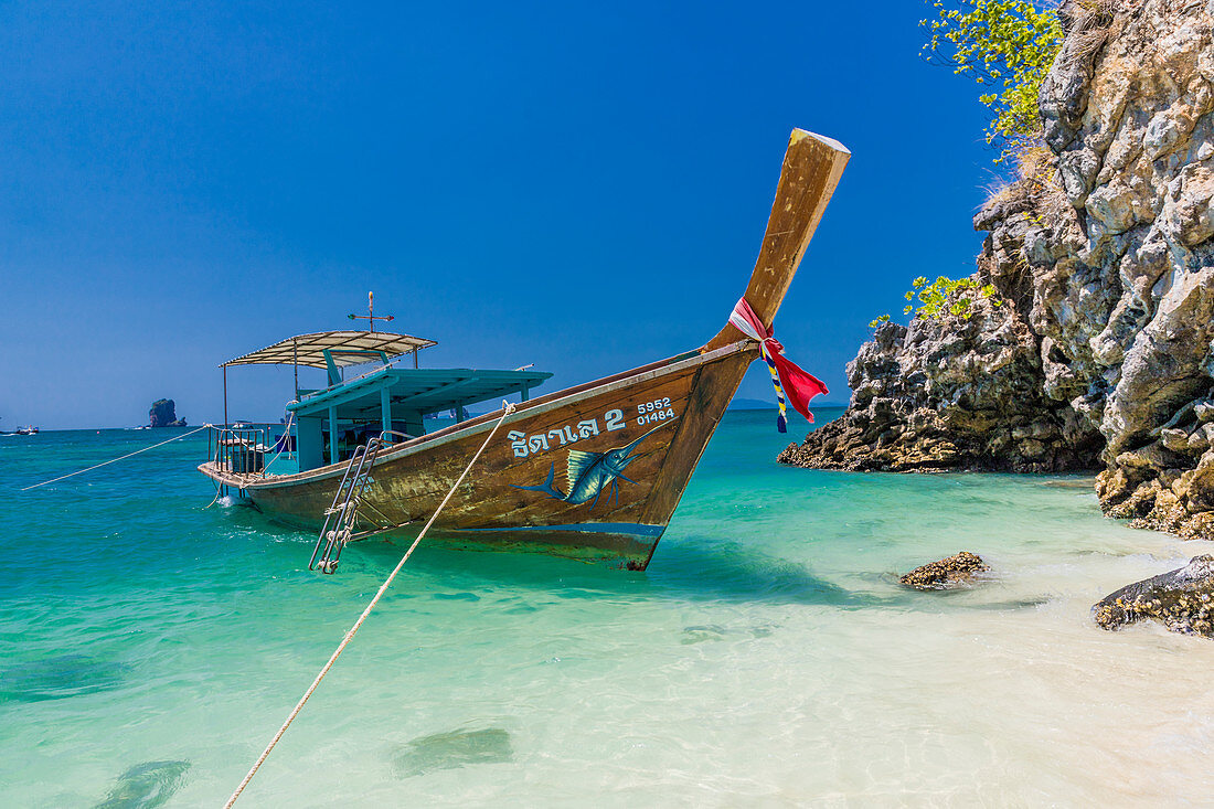 Ruea Hang Yao (thailändisches Boot) auf Tup Island in Ao Nang, Krabi, Thailand, Südostasien, Asien