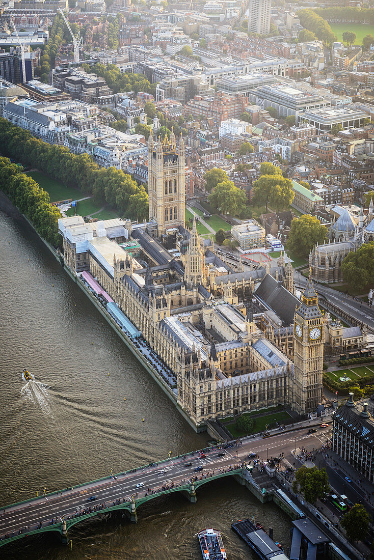 Blick auf London mit Fluß, England